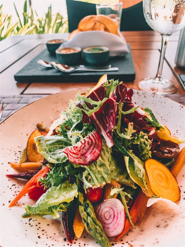 DES SAVEURS ET DES COULEURS DES SAVEURS ET DES COULEURS